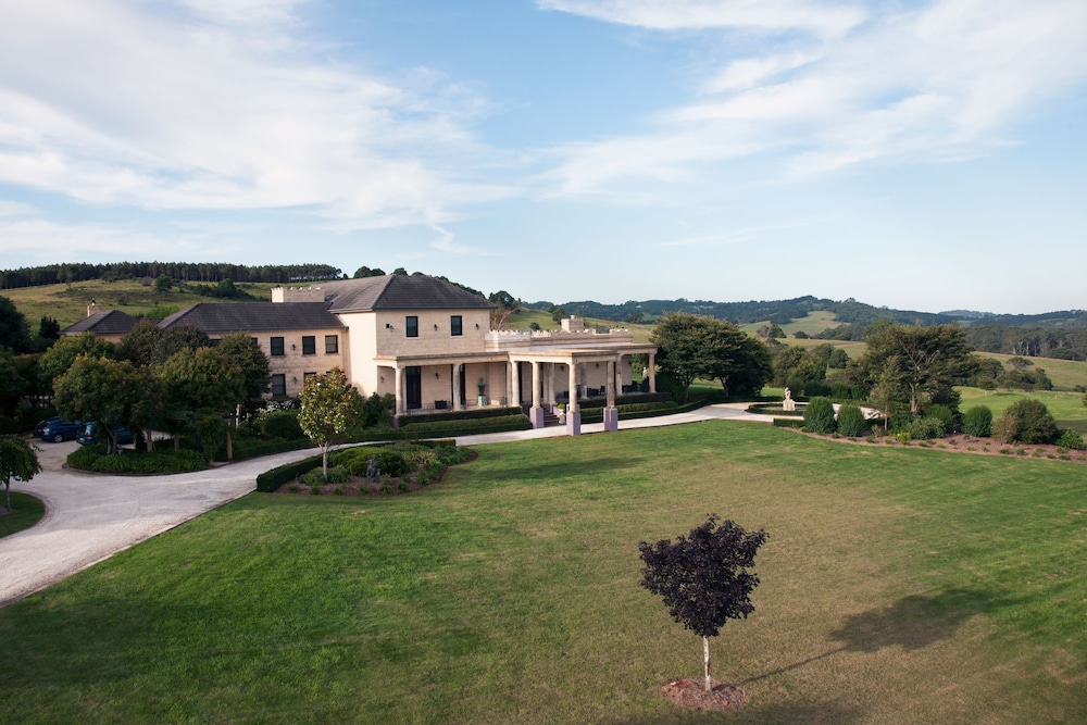 Hotel Linden Hall - Image 1