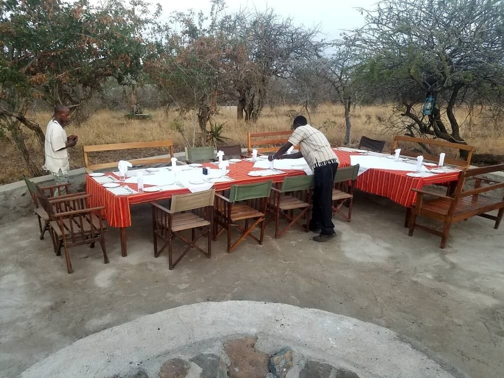African Sunrise Lodge and Campsite