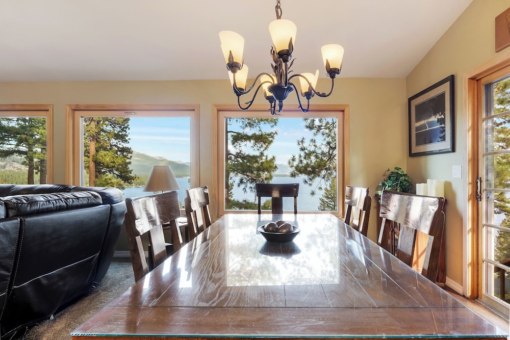 Tahoe Mountain Retreat Sleeps 12!