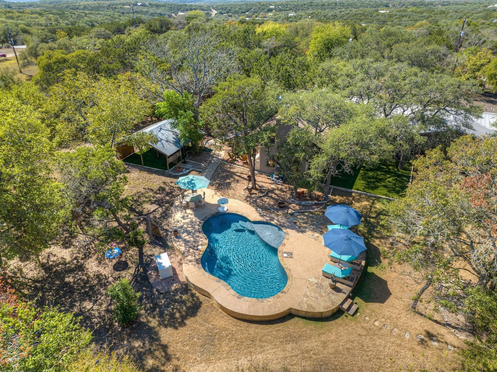 Terracotta Oasis - Wimberley for 30 Guests