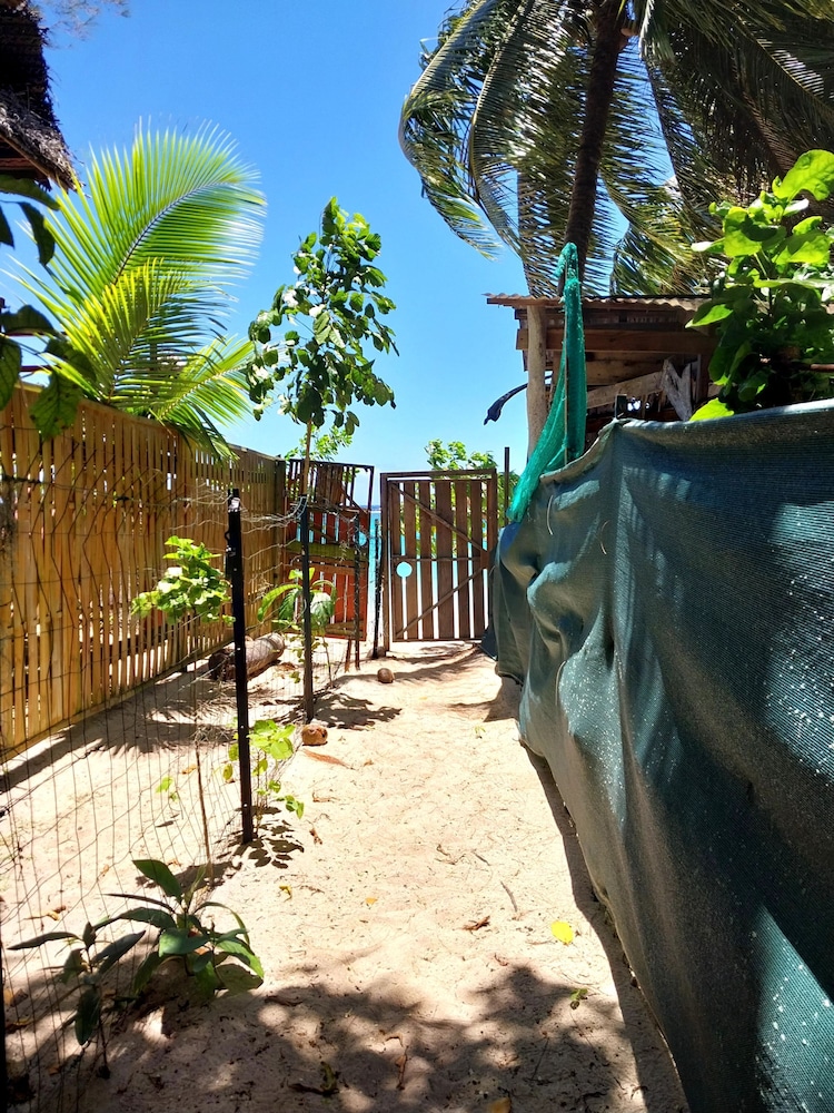 Tahiti - Fare Vainato Beach
