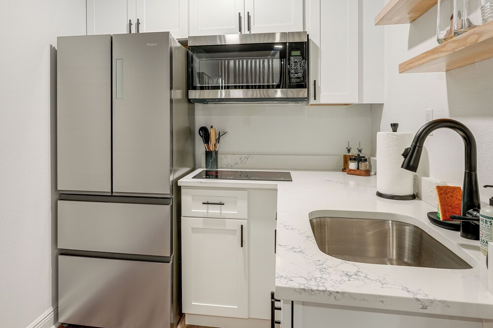Stylish Lakeland Studio w/ Workspace