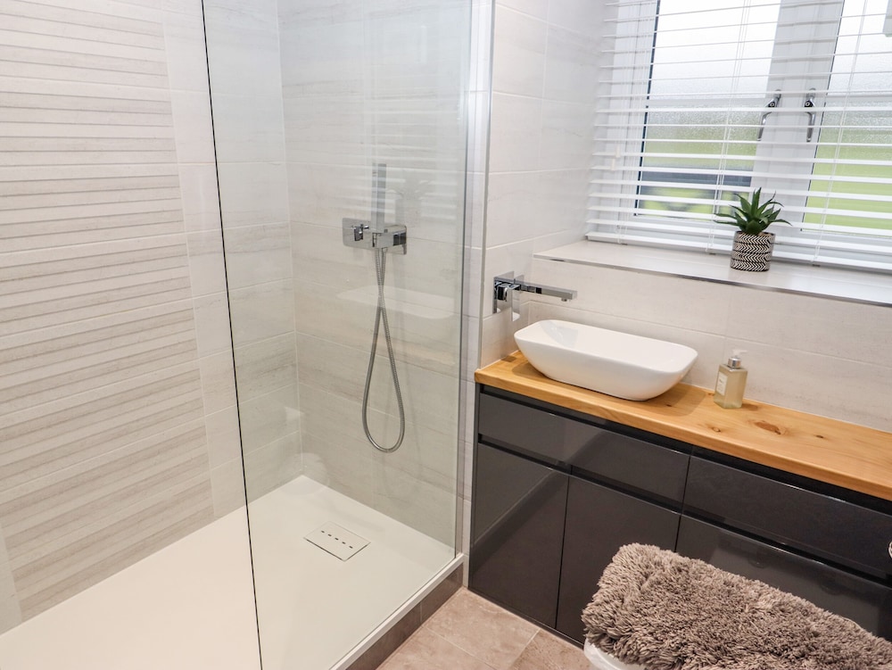Riverside Hideaway