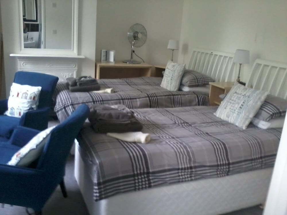Barnes's Rest Bed & Breakfast & Caravan