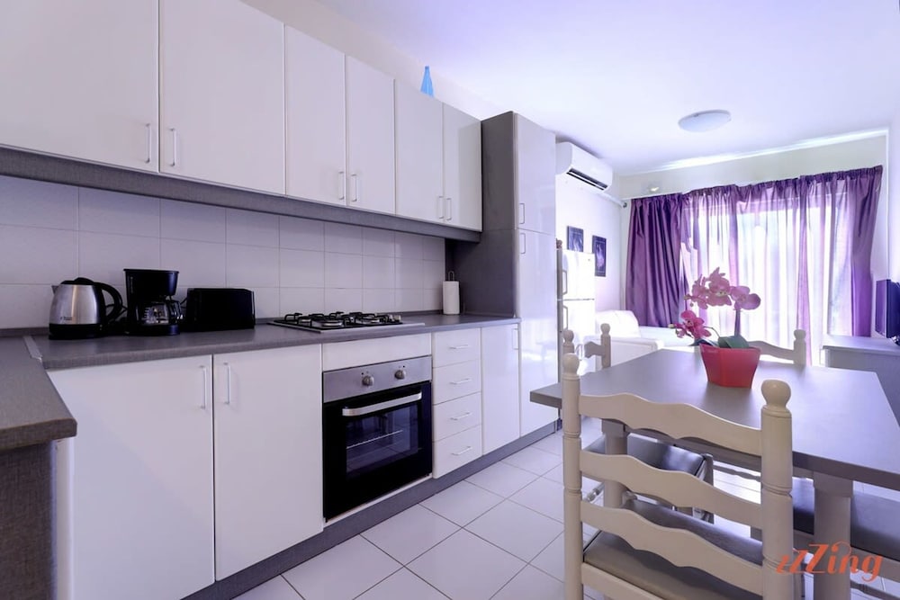 Seaside 2 Bedroom Apartment With Side Sea Views view 3
