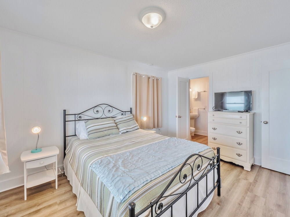 Walking on Sunshine by Topsail Realty