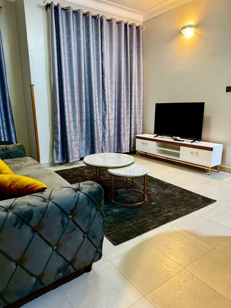 1 Bed-uganda-2people-wifi-closetocity-parking