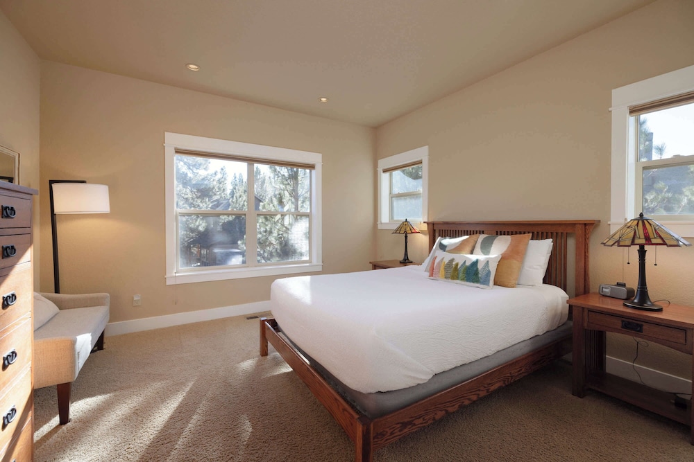 Big River Stately Stay for 8