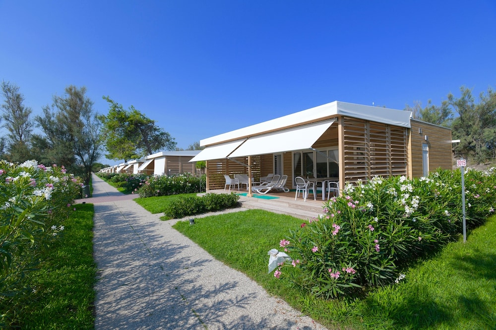 Isamar Holiday Village
