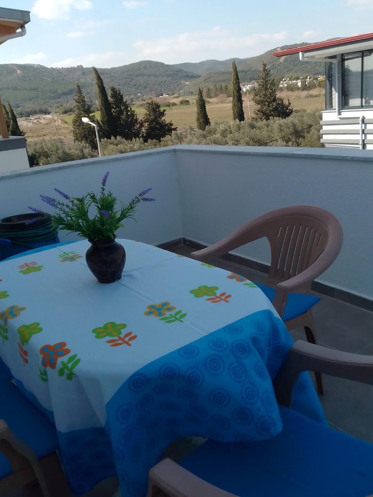 Flat Close to Sea With Balcony in Seferihisar view 3