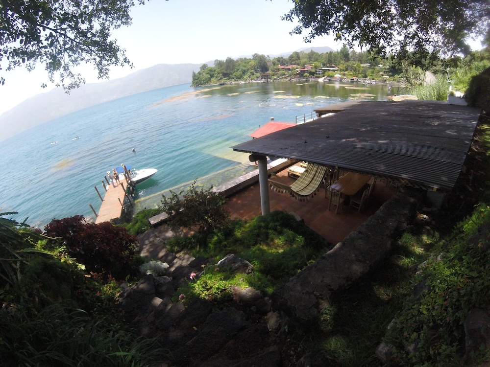 Beautiful Lake House Atitlan AT001