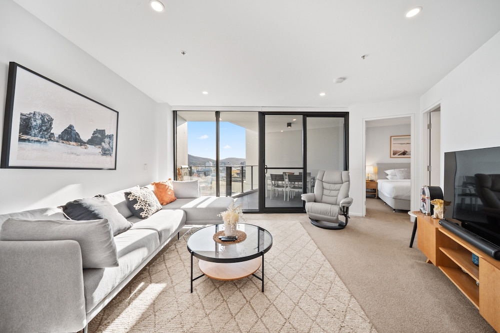 Stylish 2-bed Apartment in Canberra CBD