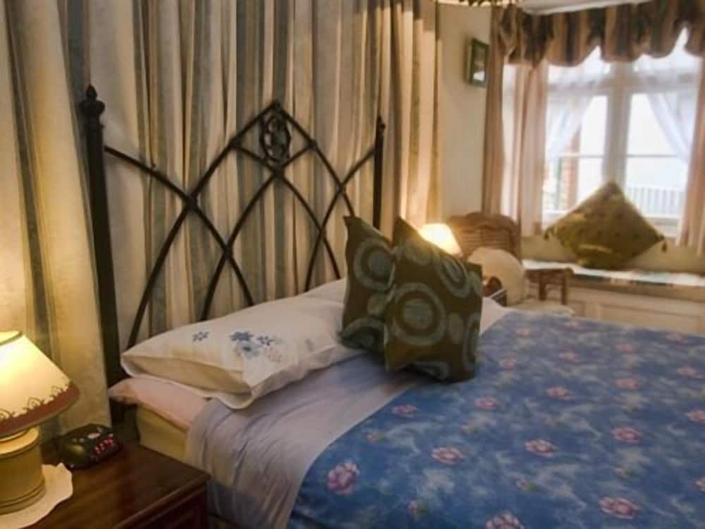 Lynmouth Vacations - The Captain's House - Property Image 2