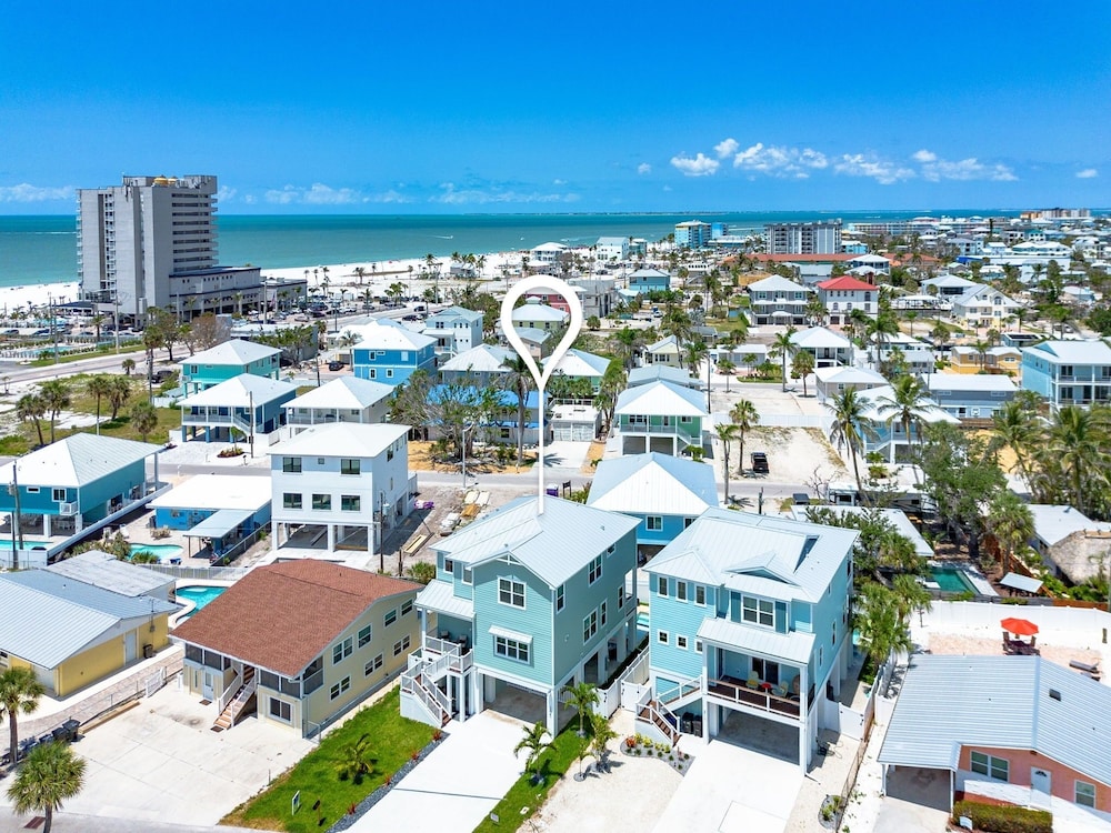 209 Seabreeze Escape: NEW Spacious 5-Bedroom Pool Home 5 Home
