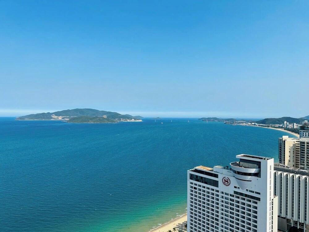 Gold Coast Balcony Serviced Apartment