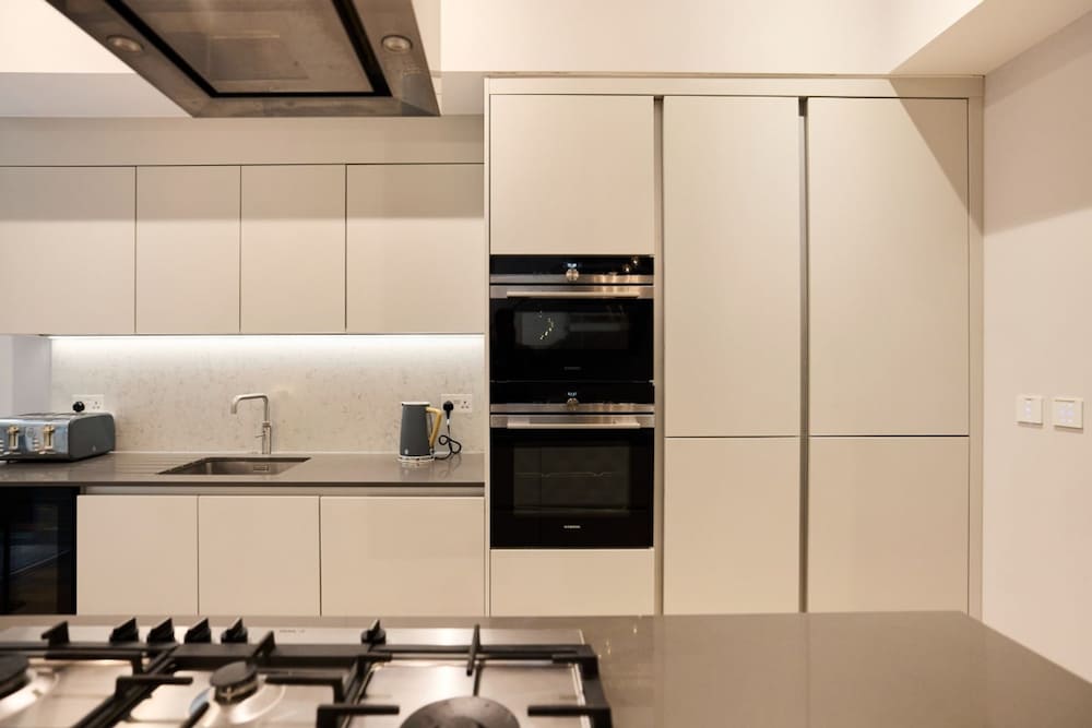 The Avery Hideout - Spacious 3bdr House With Rooftop Terrace