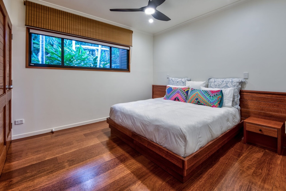 Iluka Luxury House With Ocean Views On Half Acre With Pool And Two Golf Buggies