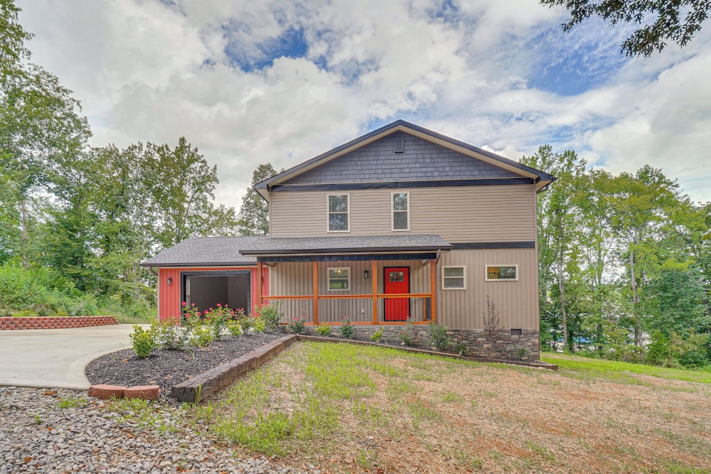 Private Hot Tub: Serene Family Home in Sevierville