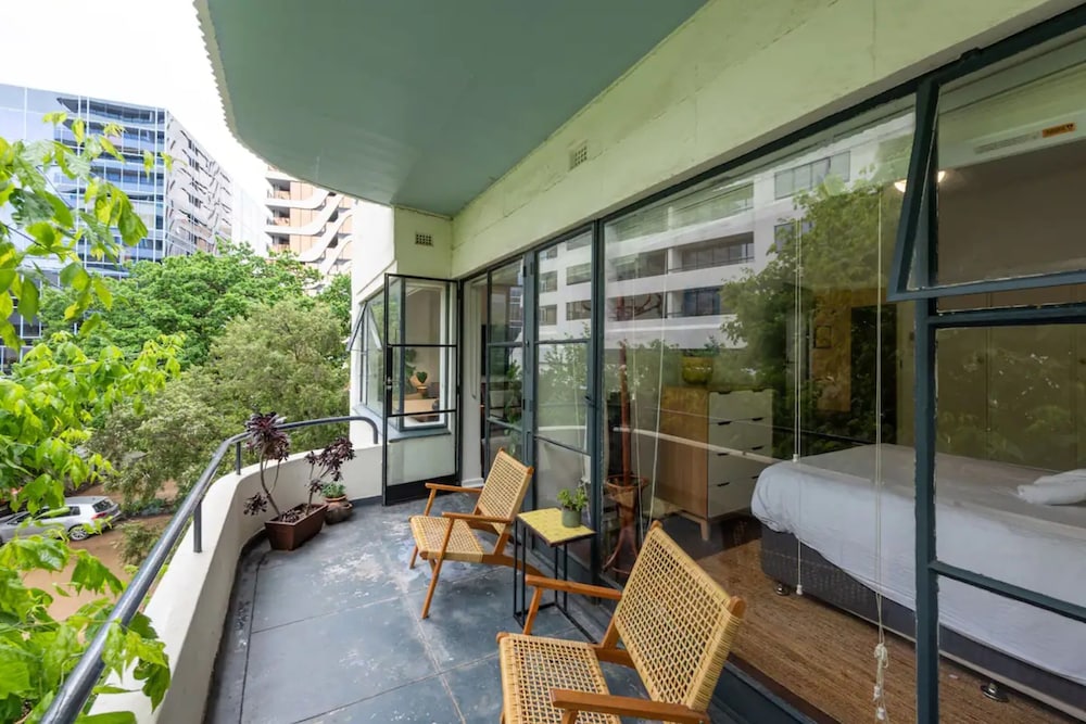 Mid-century 1 Bedroom Apartment on Albert Park With Parking view 5