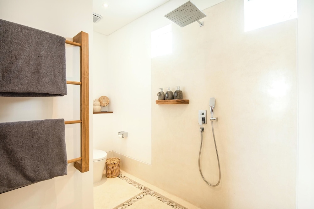 Brand New 4br Villa 400 to Finns Canggu
