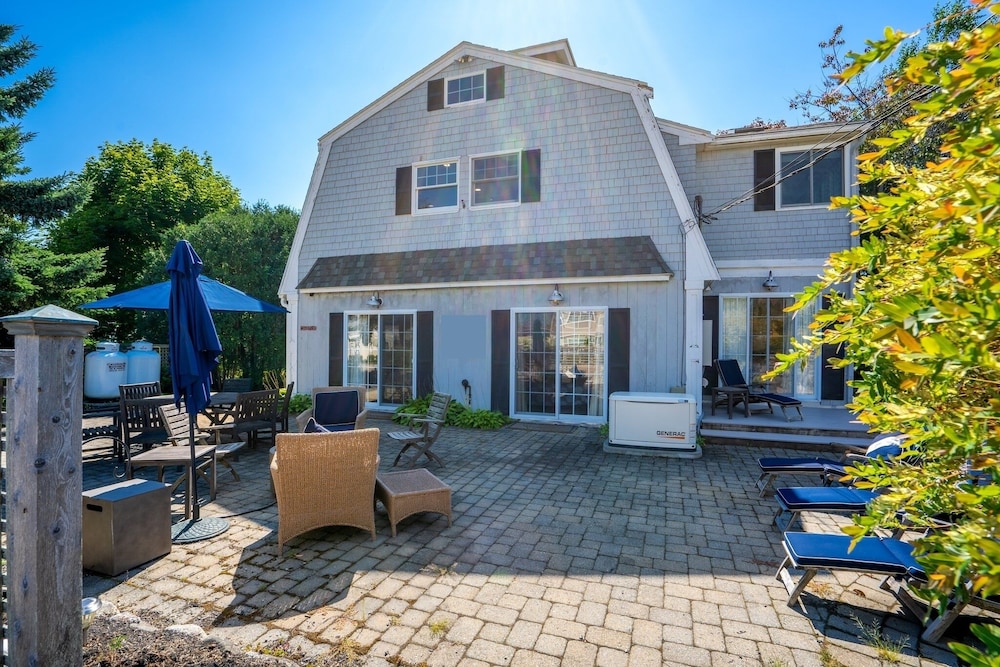 Beachwood Getaway Sleeps 10!