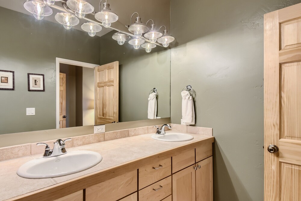 Summit County Vacations - 42 Burgundy 4br 3.5ba 4 Bedroom Townhouse by RedAwning - Property Image 11