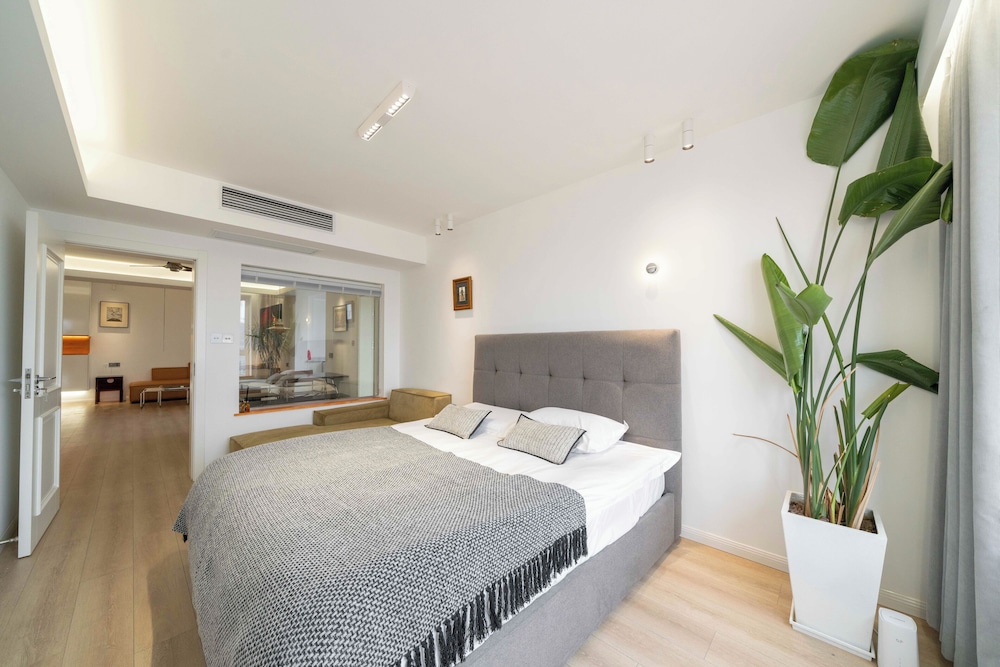 Book and Bed - SML Center