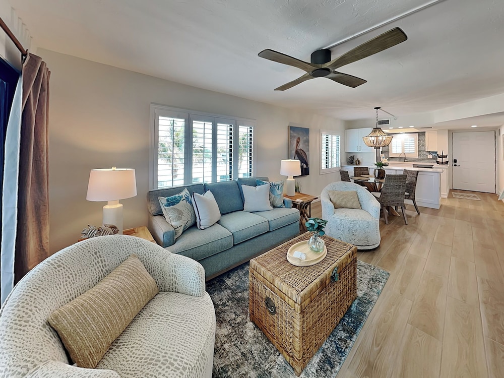 Seaside 4 by Distinctive Beach Rentals
