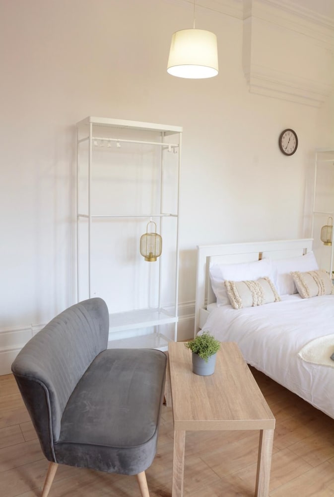 Remarkable 1 Bed Apartment in Birmingham view 5