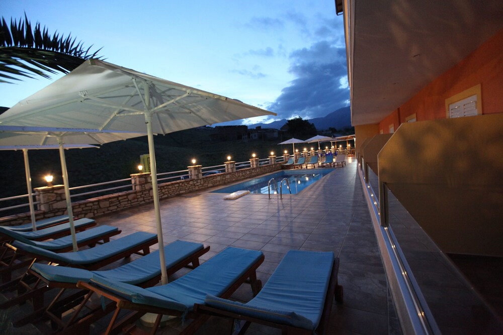 Karos Hotel Llaman