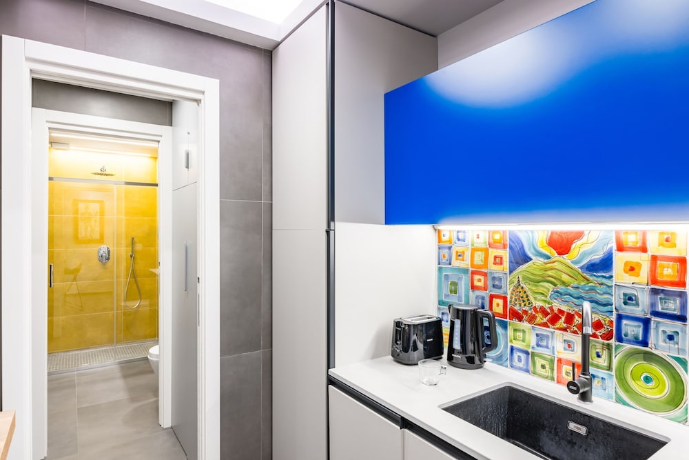 Pop House in the Heart of Sanit by Wonderful Italy