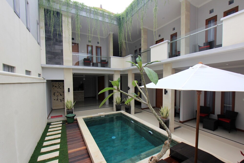 Tom Guest House