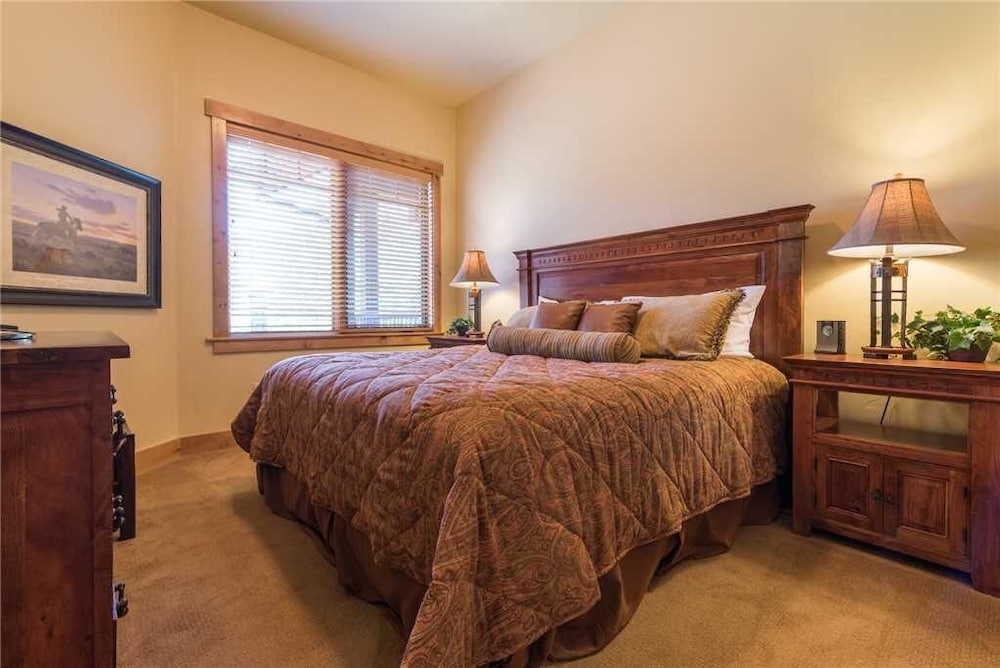 6307 Bear Lodge, Trappeur's Crossing Apartment 3