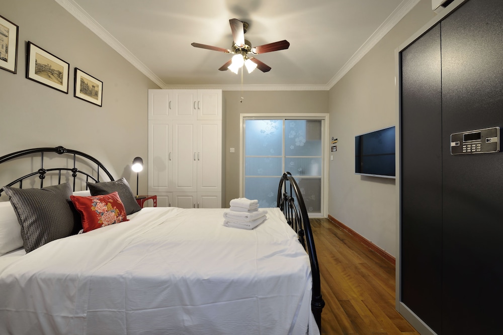 Newly Renovated 1BDR Apt Old Shanghai