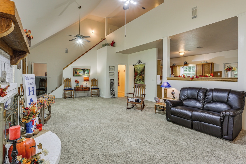 Relax By the Lake: Quiet East Texas Retreat