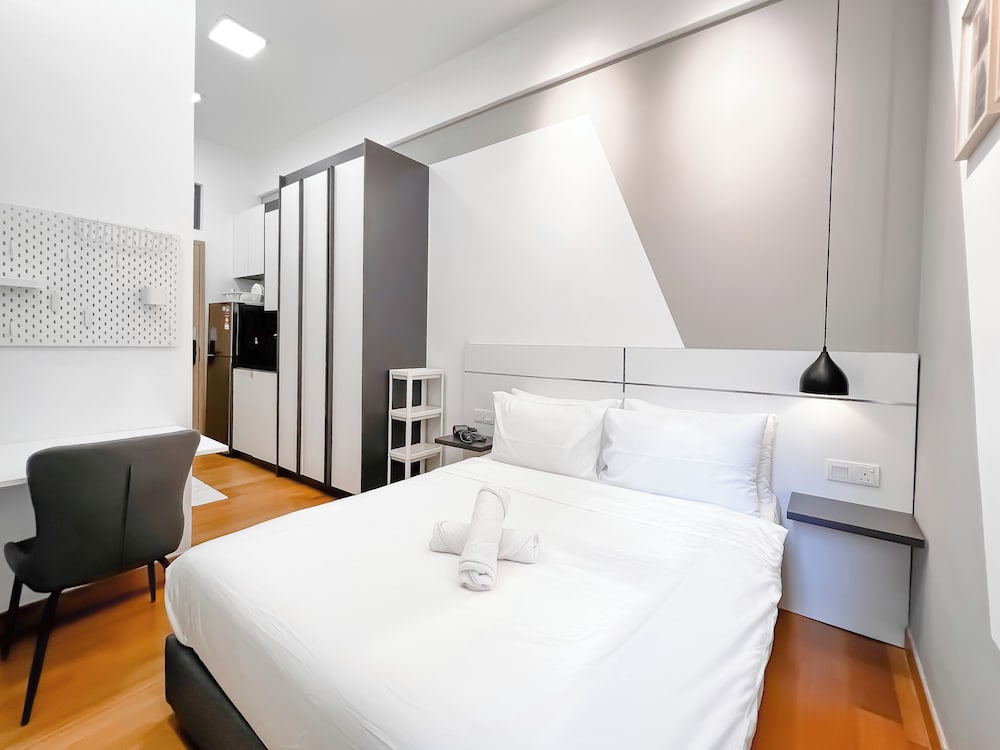The Luxe by Manhattan Group