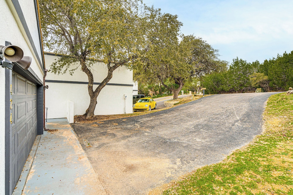 Private Hot Tub & Golf Course Views: Lakeway Gem