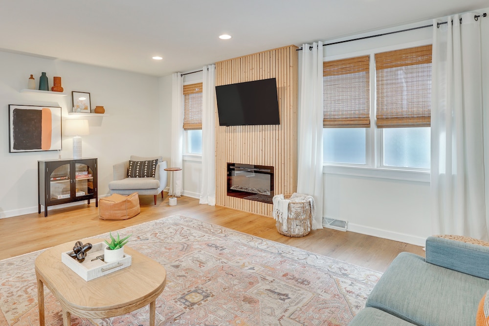 Patio & Lake Views: Family-friendly Canton Retreat