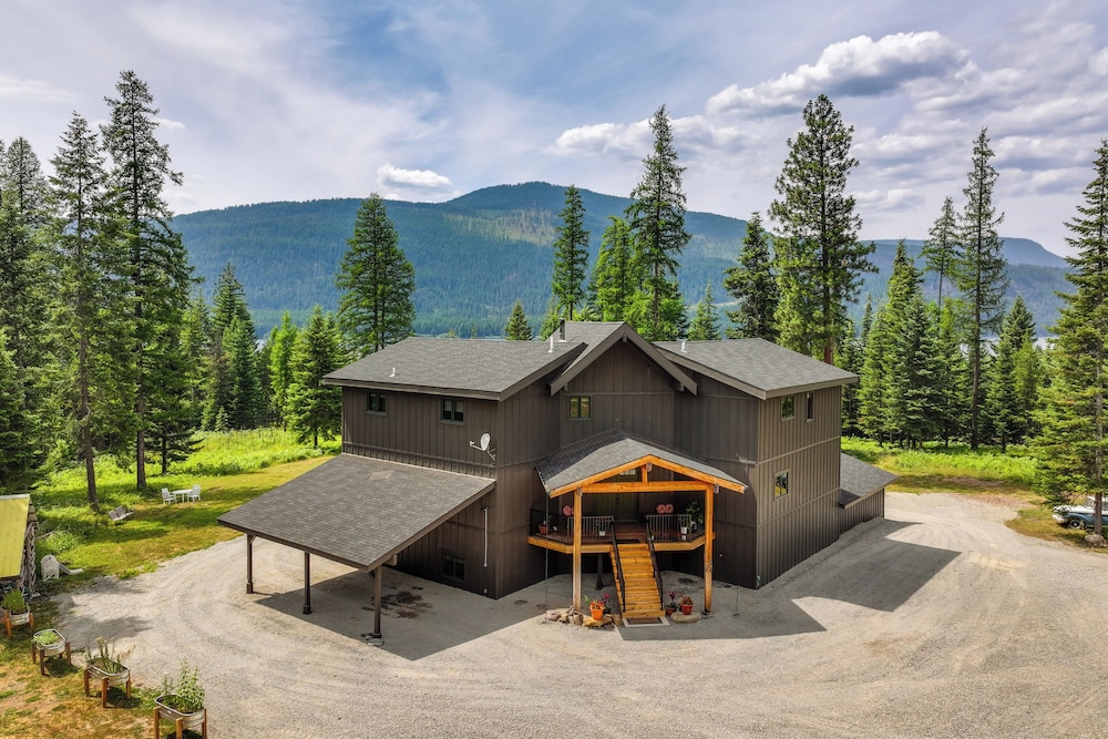 7 Mi to Boat Launch: Luxe Montana Family Home