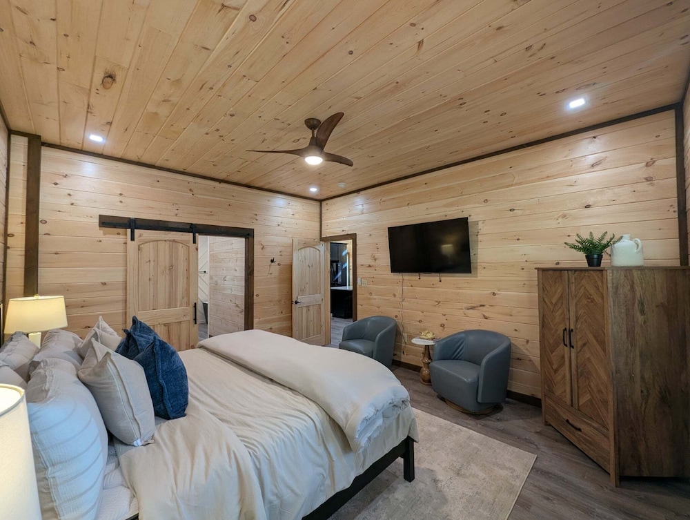 Ern802 - Bear Olympics 3 Bedroom Cabin
