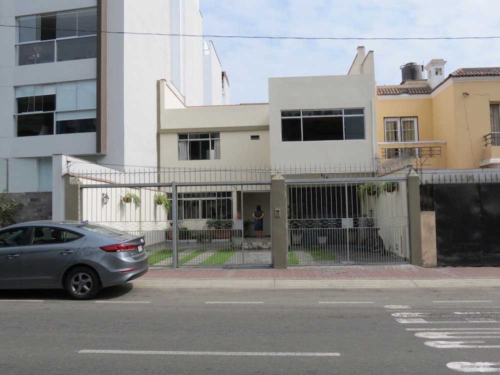 Miraflores Inn