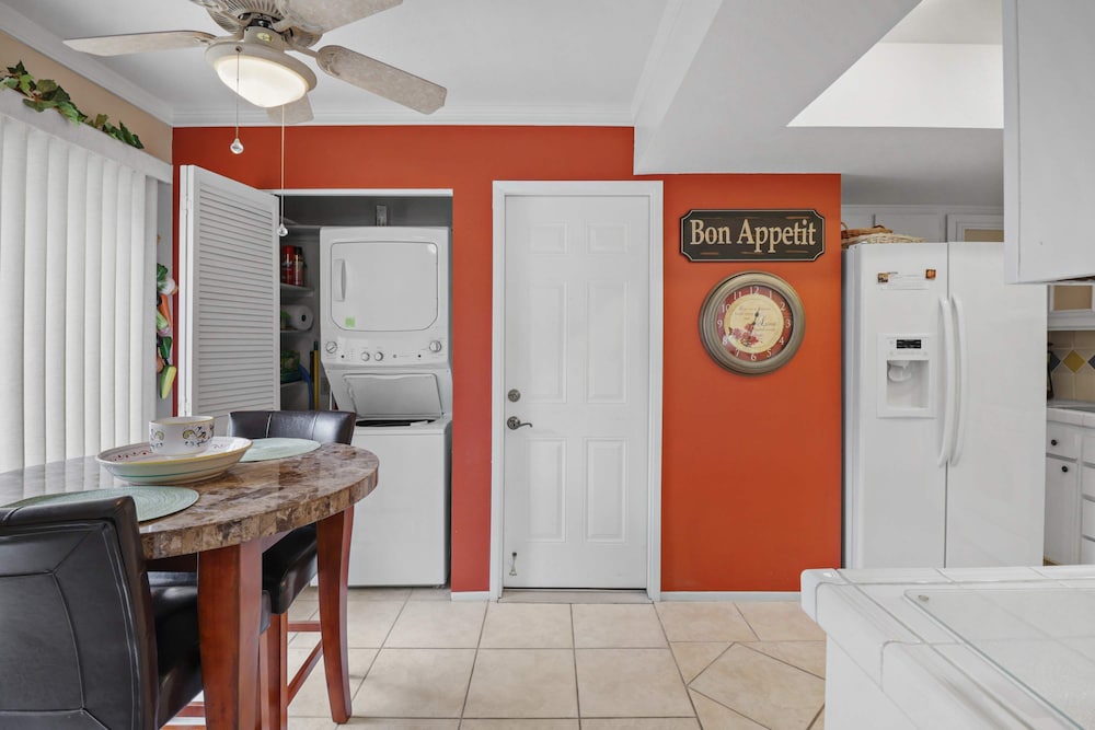 2BR 2BA Charming Cathedral City Condo With Territorial Views