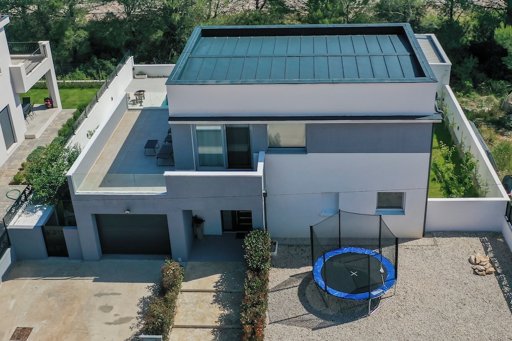 Alba Family Home