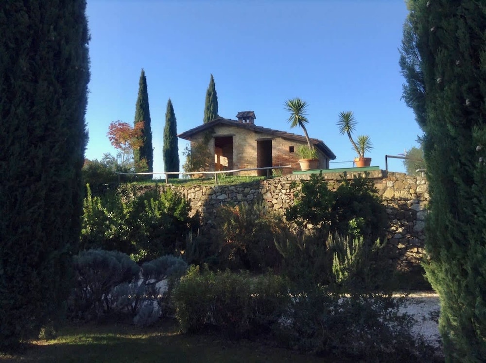 New Historic Tuscany Country House Retreat in a Vineyard Near Siena Villa Chiantissimo