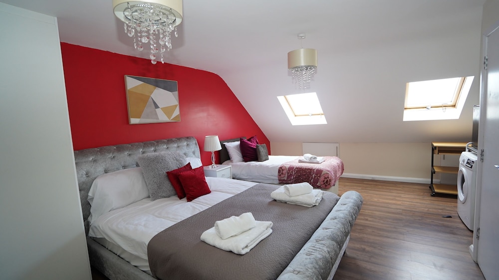 59B Comfortable Home Sleeps 8 view 3