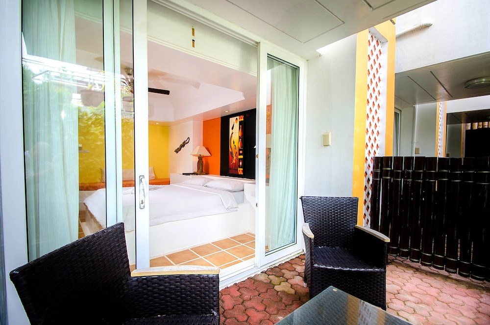 Calypso Beach & Dive Resort