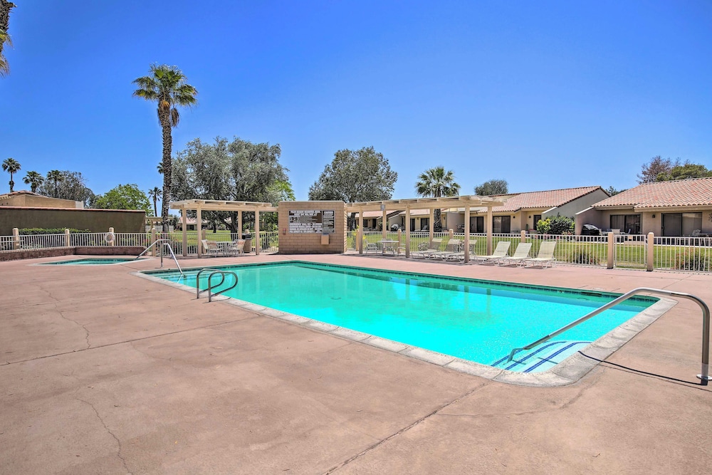 Golf & Swim: Country Club Condo in Palm Desert