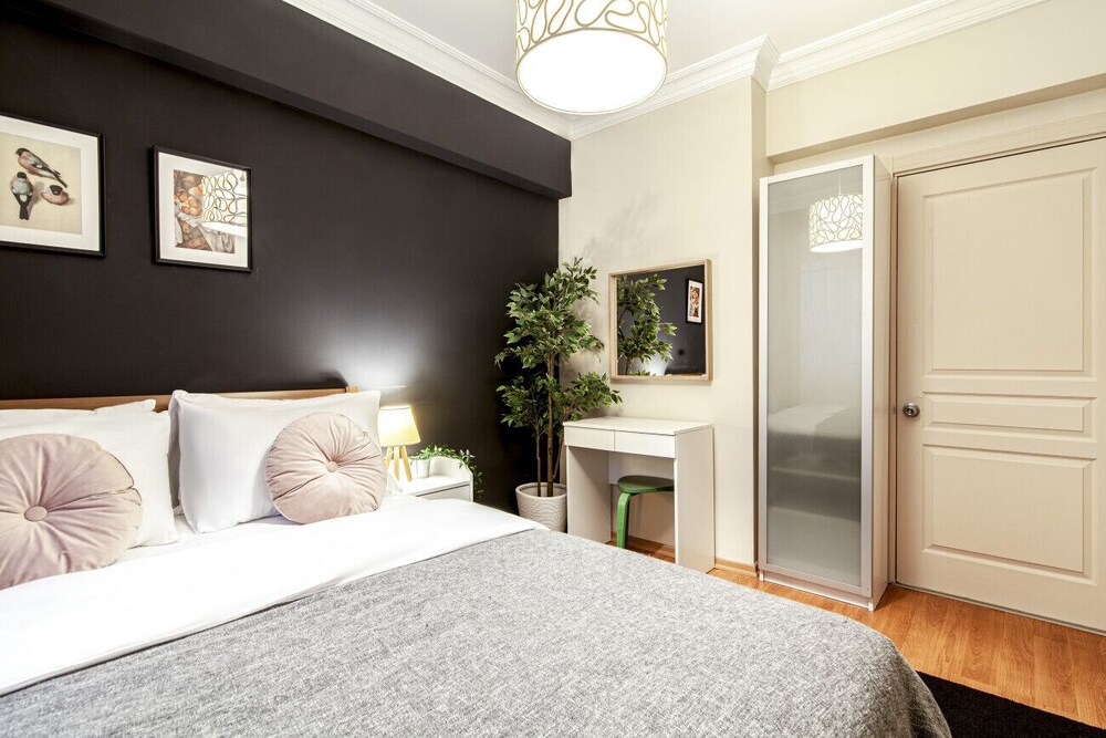 Central and Convenient Flat in Sisli