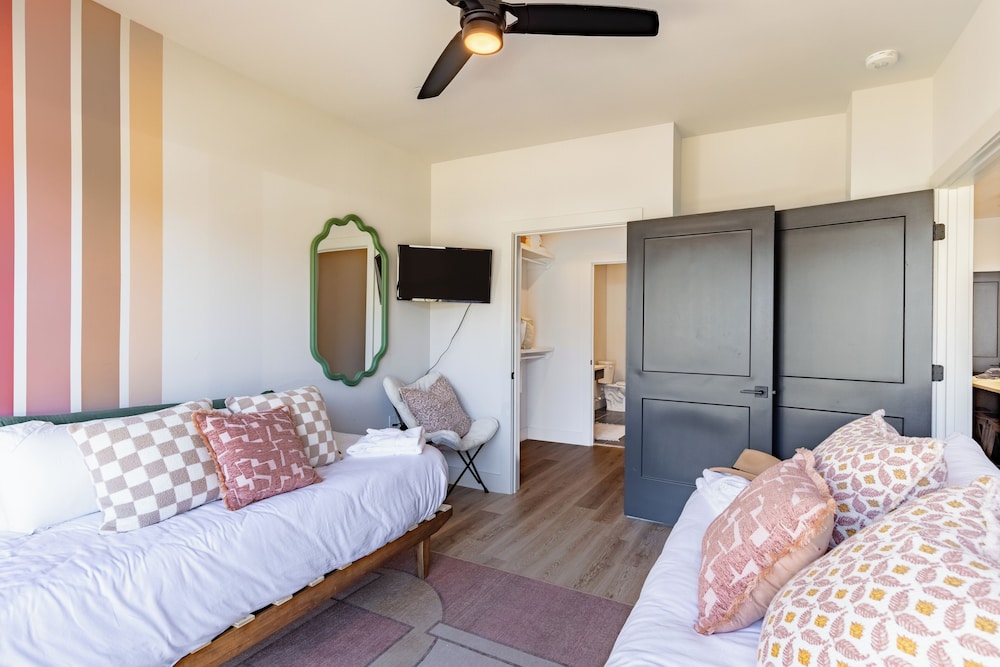 The Odyssey Apartments – by AvantStay Designer Stay in Midtown
