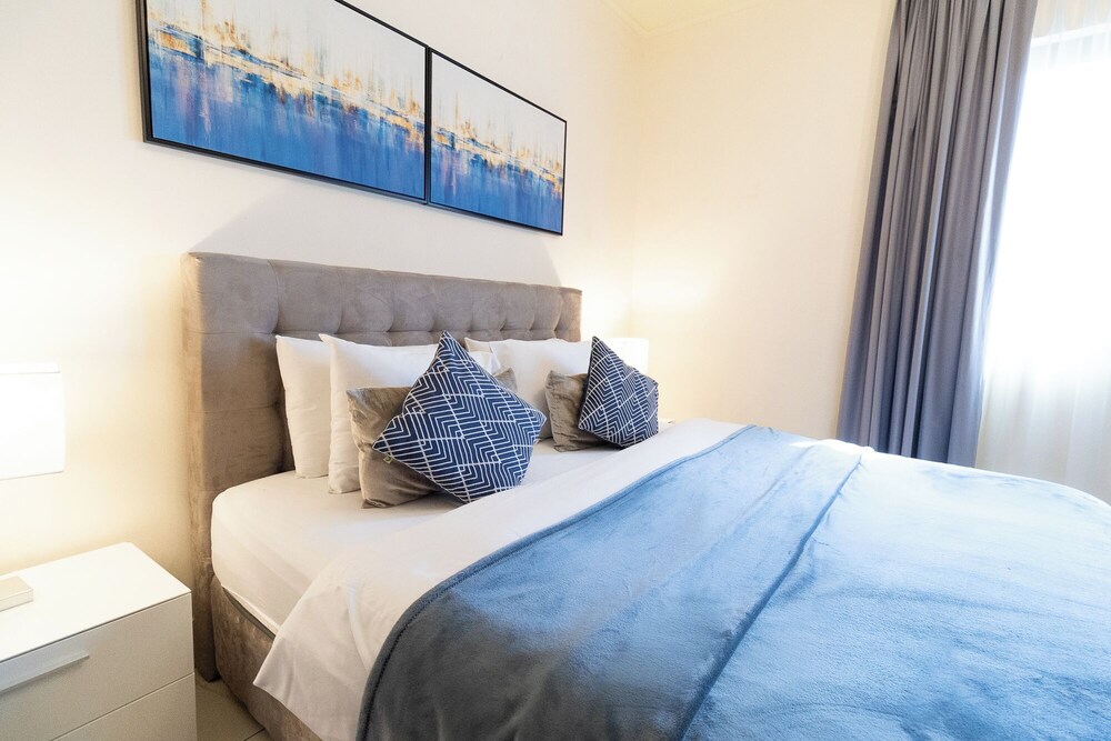 Reehan 1 - Happy Season - 2BR - Downtown